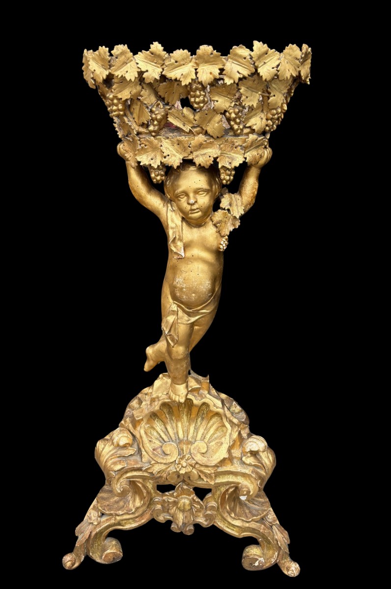 Jardinière en bois sculpté et doré