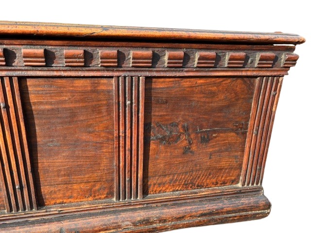  Piedmontese Walnut Chest (restoration)-photo-4