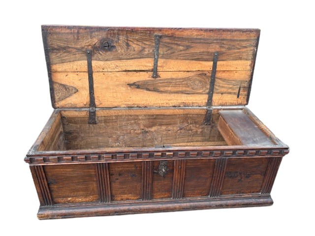  Piedmontese Walnut Chest (restoration)-photo-4