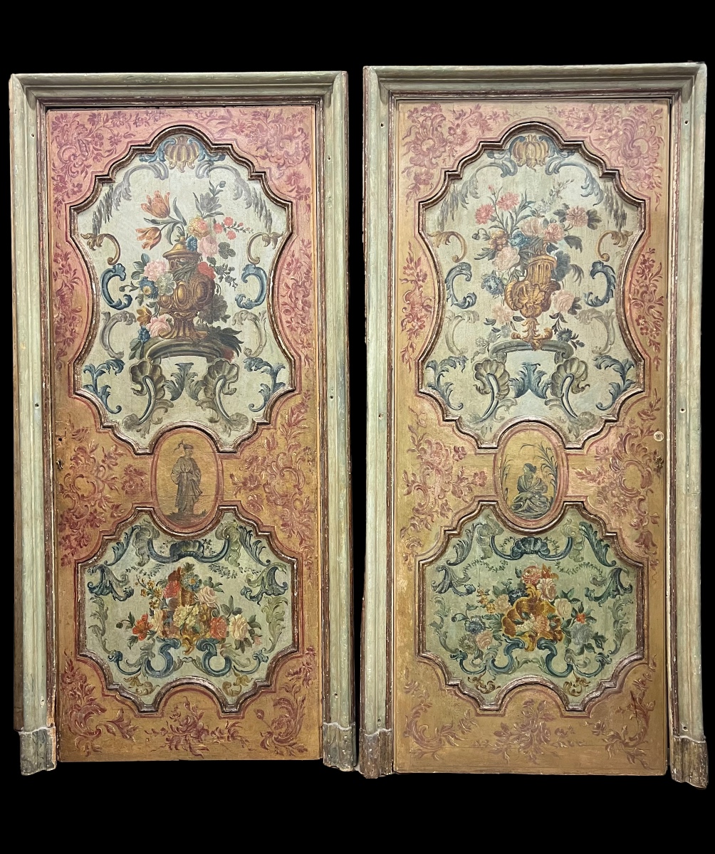 Paire de portes en bois peint et doré