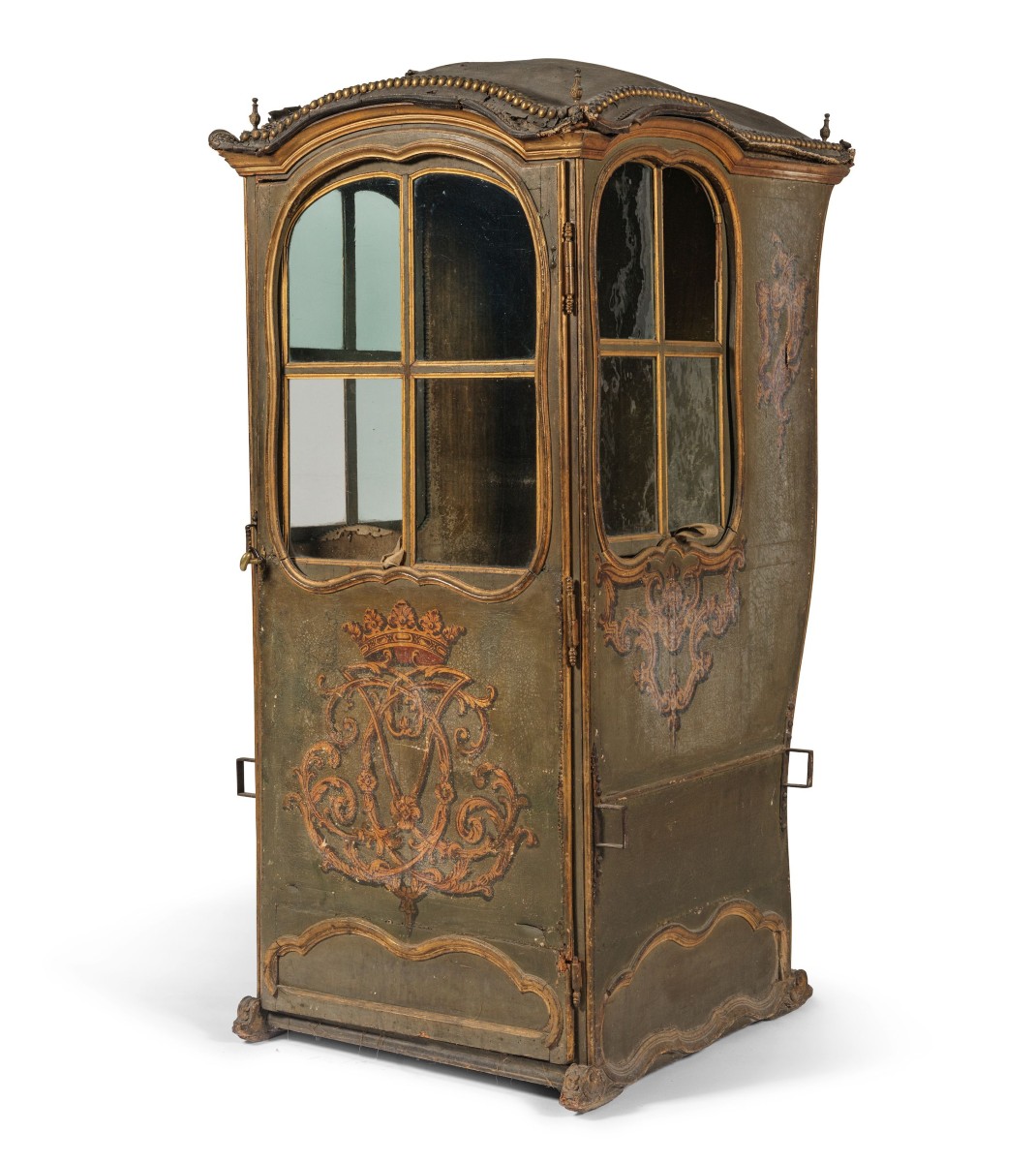 Chaise à porteur à décor de toiles polychromes et partiellement doré à monogramme couronné