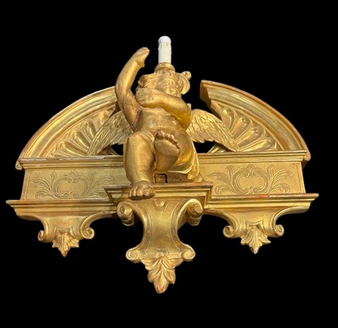 Paire de sculptures représentant des anges en bois sculpté et doré-photo-2