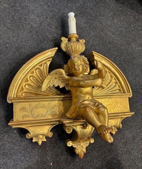 Paire de sculptures représentant des anges en bois sculpté et doré-photo-3