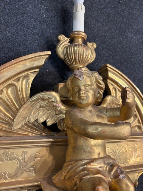 Paire de sculptures représentant des anges en bois sculpté et doré-photo-4