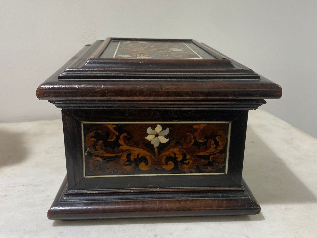 Coffret En Bois De Noyer Marqueté En Bois Précieux Et Nacre, Firenze-photo-3