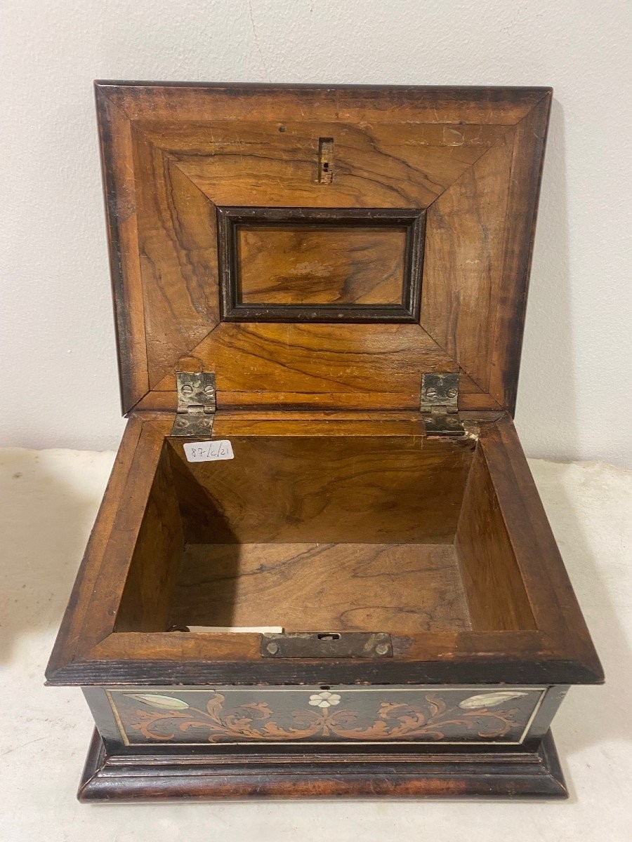 Coffret En Bois De Noyer Marqueté En Bois Précieux Et Nacre, Firenze-photo-4