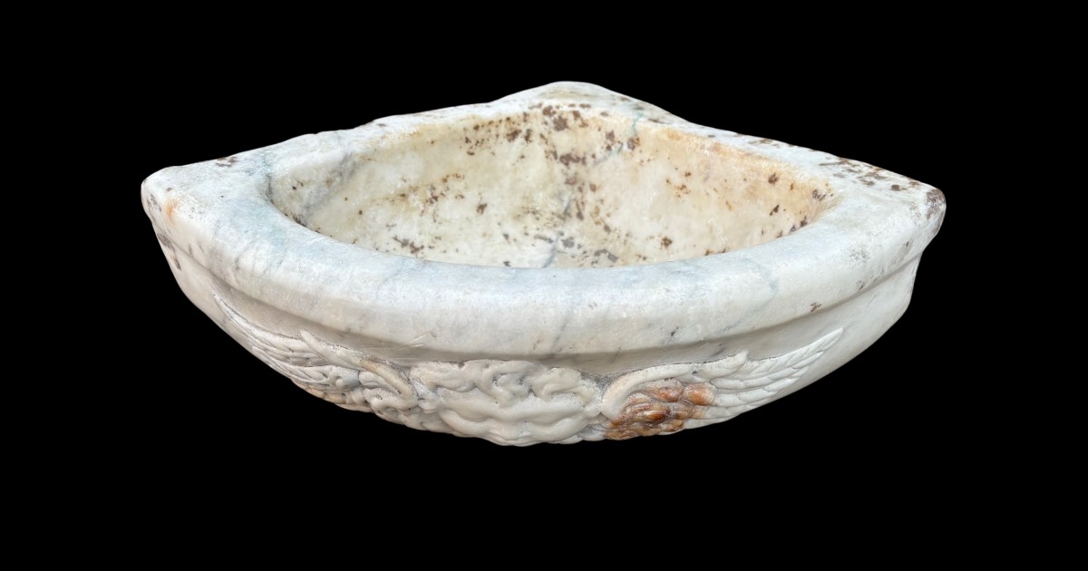 Tuscan Corner Sink In White Marble