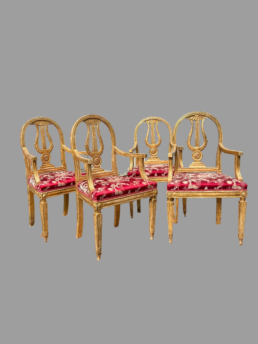 Quatre fauteuils en bois sculpté et doré -photo-2