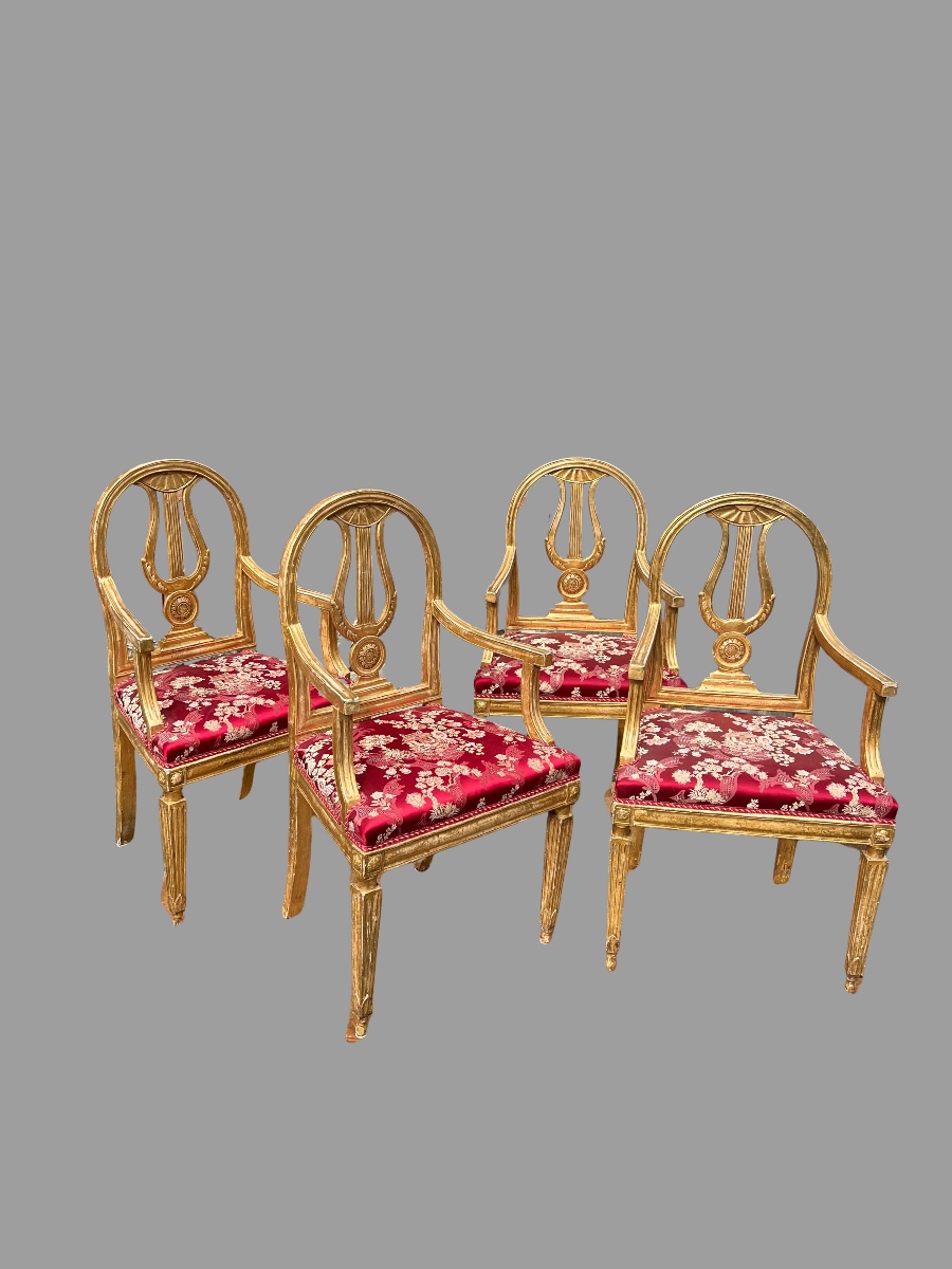 Quatre fauteuils en bois sculpté et doré -photo-3