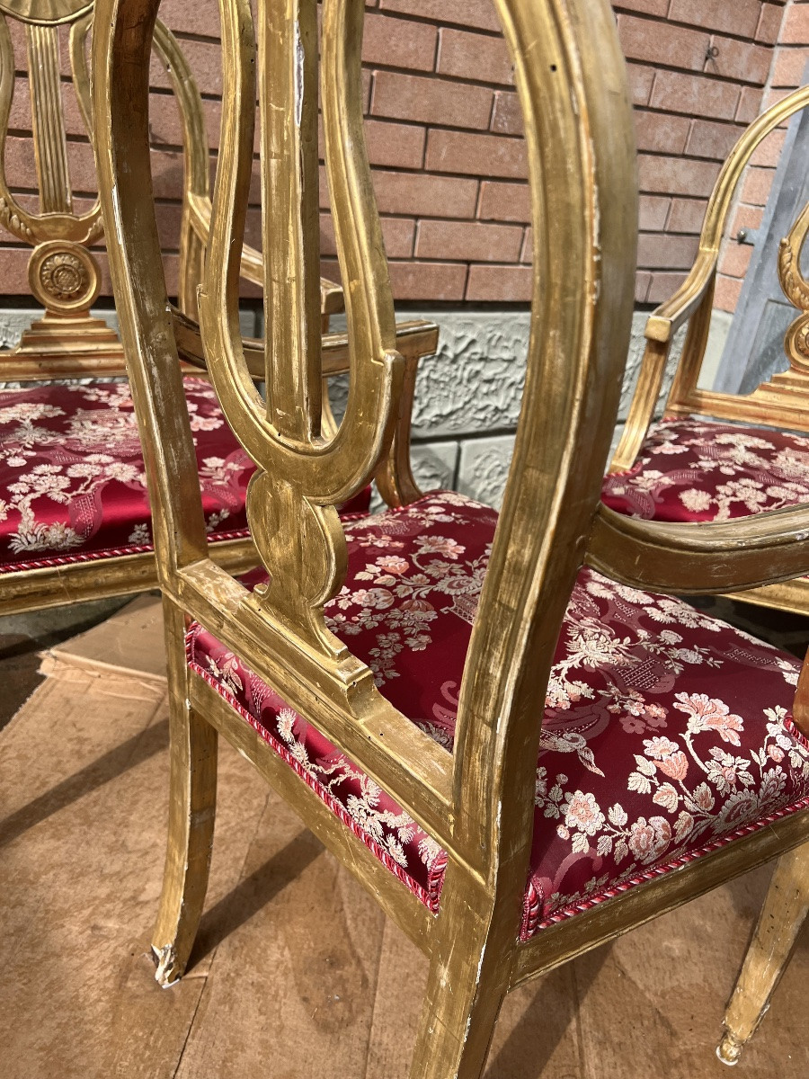 Quatre fauteuils en bois sculpté et doré -photo-1