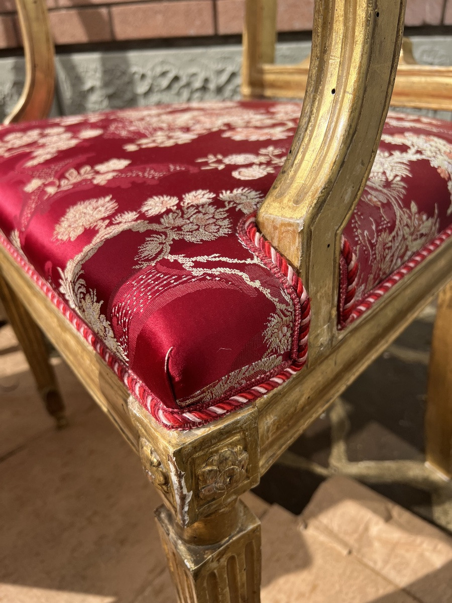 Quatre fauteuils en bois sculpté et doré -photo-3