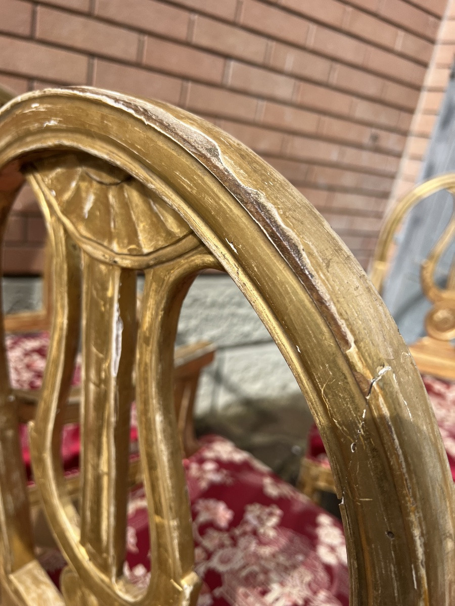 Quatre fauteuils en bois sculpté et doré -photo-6