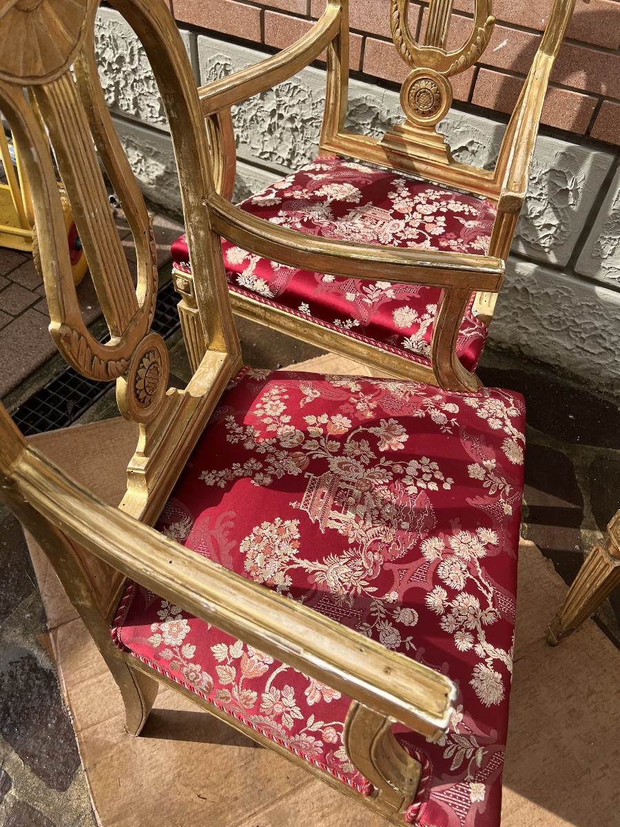 Quatre fauteuils en bois sculpté et doré -photo-7