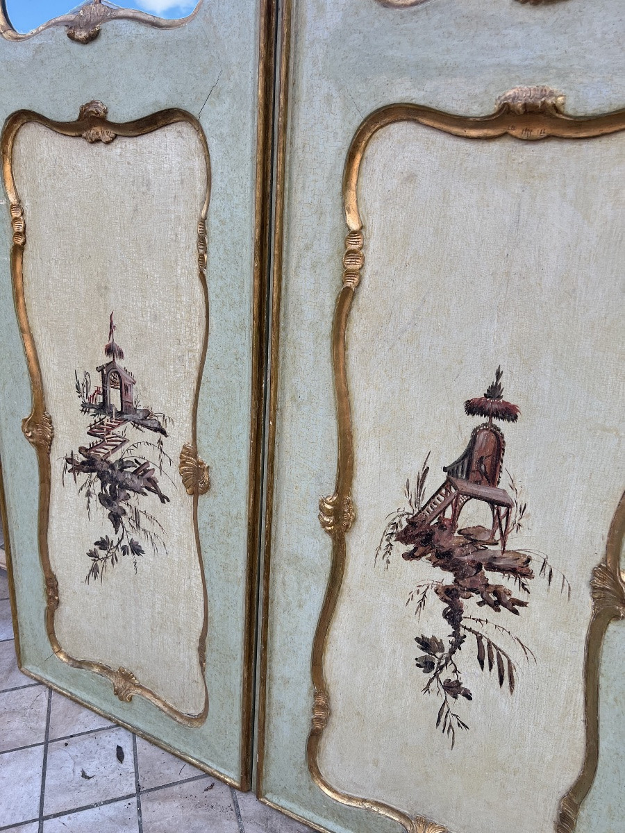 A Pair Of Double Doors Made Of Painted And Partially Gilded Wood From The Venetian Region-photo-7