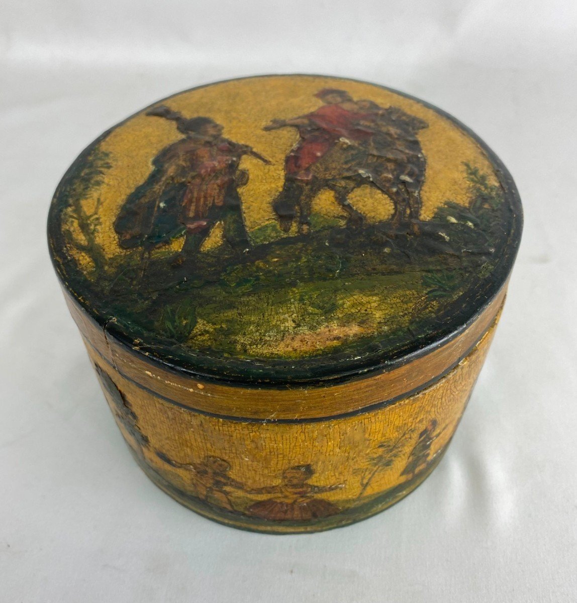 Boîte ronde décorée de figurines en papier avec peinture originale