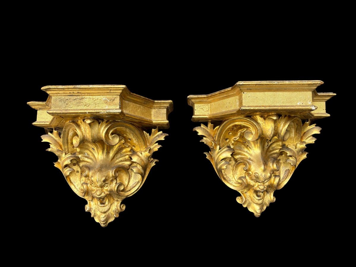 Paire d'étagères en bois sculpté et doré-photo-2