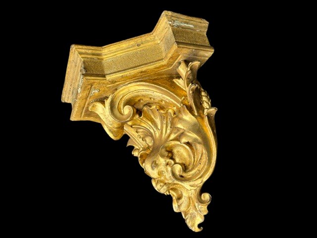 Paire d'étagères en bois sculpté et doré-photo-1
