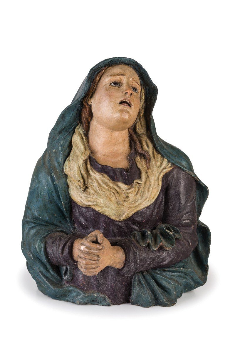figure en terre cuite avec des yeux en verre , datée et signée 