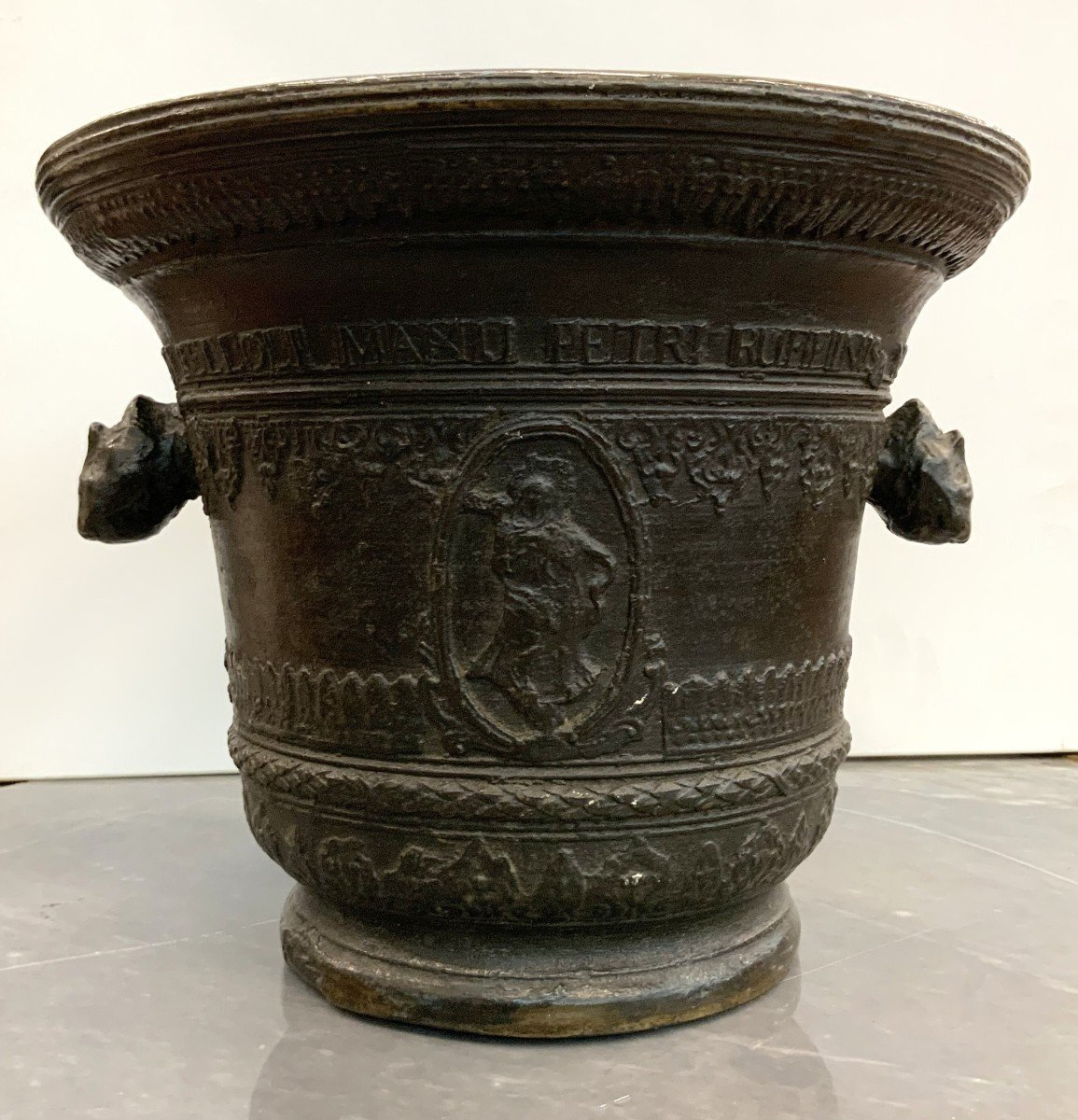 Mortier en bronze signé et daté 1779-photo-3