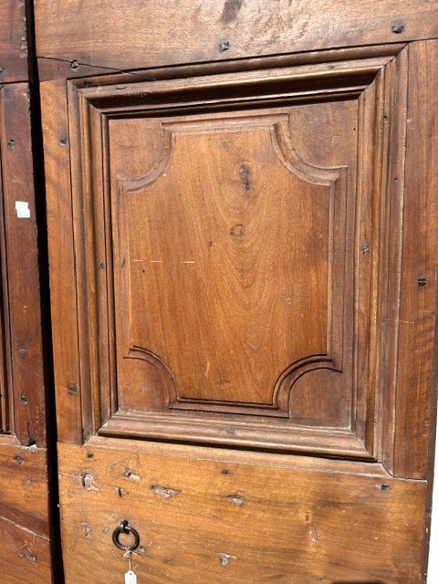 Porte à deux vantaux en noyer avec panneaux de quincaillerie d'origine, Umbria-photo-2