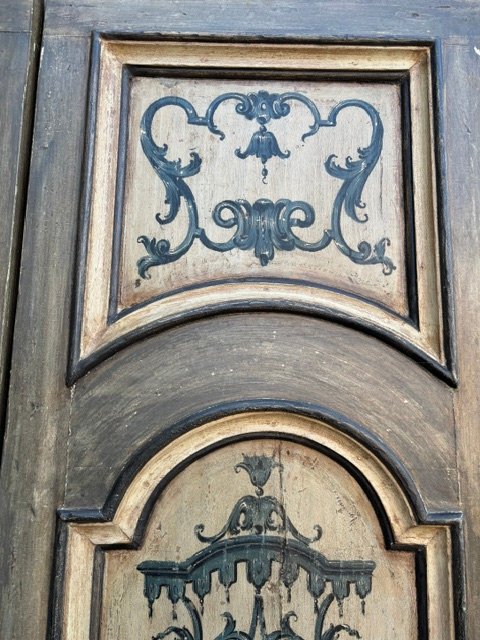 A Pair Of Doors That Are Painted And Decorated Also On The Back -photo-1