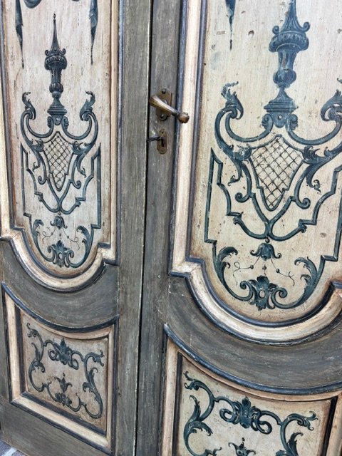A Pair Of Doors That Are Painted And Decorated Also On The Back -photo-2