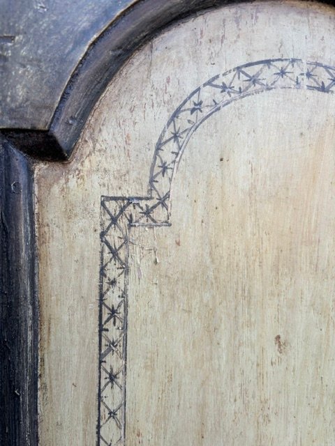 A Pair Of Doors That Are Painted And Decorated Also On The Back -photo-3