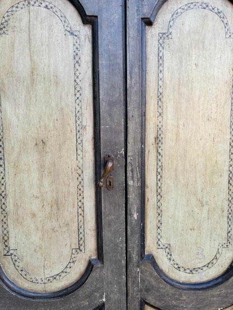 A Pair Of Doors That Are Painted And Decorated Also On The Back -photo-4