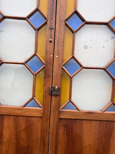 Porte en noyer avec panneau en losange et partie supérieure en vitrail-photo-1