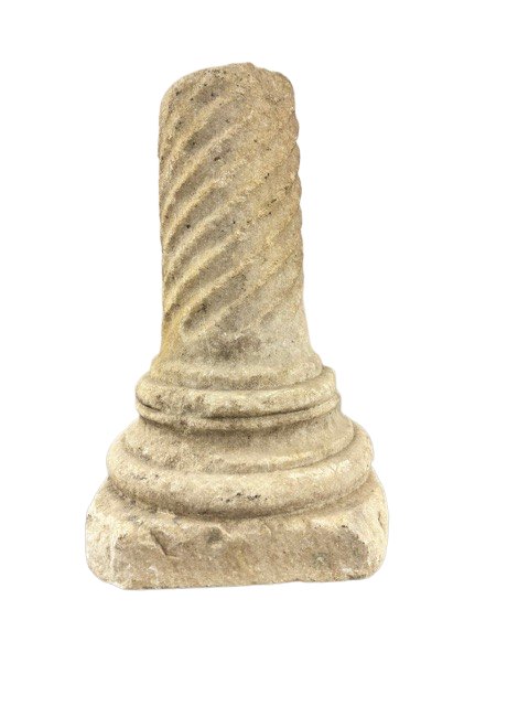 Colonne en marbre blanc à rainures hélicoïdales avec chapiteau-photo-2