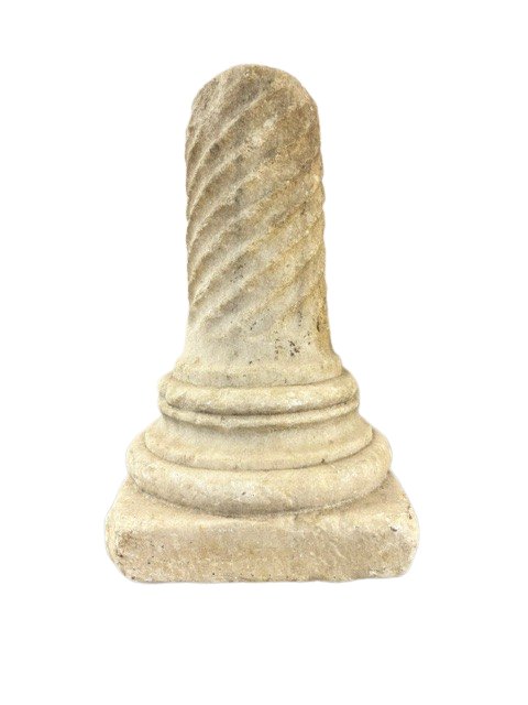 Colonne en marbre blanc à rainures hélicoïdales avec chapiteau-photo-4