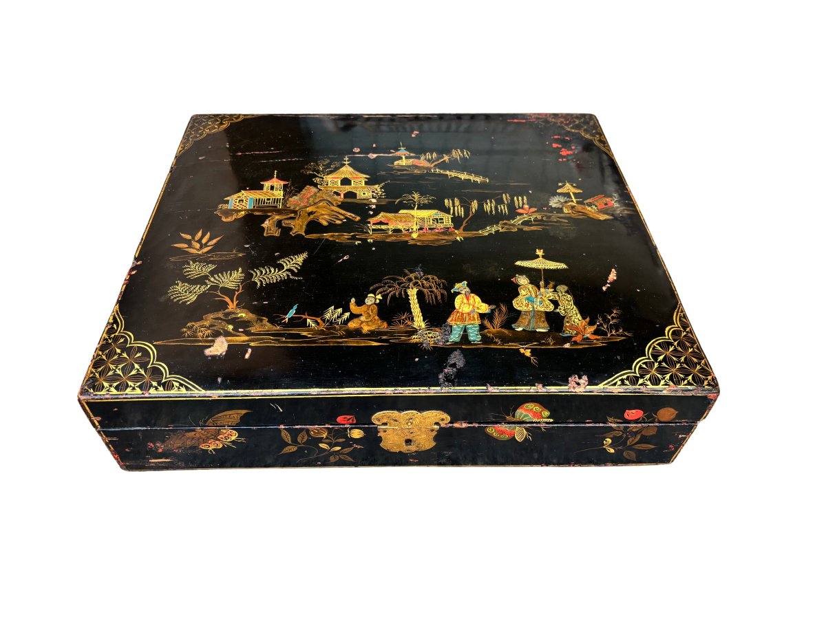 Lacquered And Painted Wooden Box With Chinese-style Motifs From The Piedmont Region