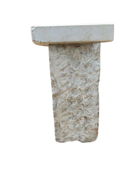 Fragment de colonne à chapiteau de marbre blanc (adapté comme support)-photo-3