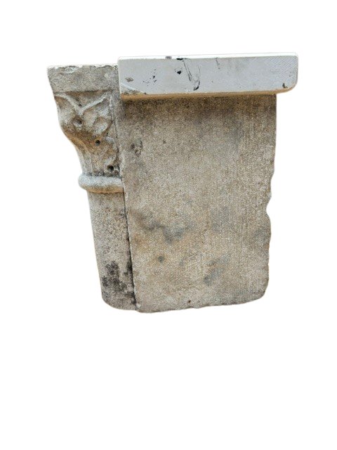Fragment de colonne à chapiteau de marbre blanc (adapté comme support)-photo-4
