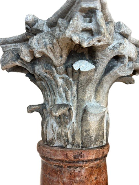 Paire de colonnes vénitiennes en marbre rose de Vérone avec chapiteaux en pierre -photo-2
