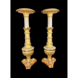 Paire de gueridons en bois laqué et doré