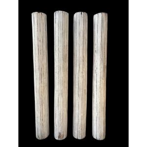 série de quatre colonnes en bois dur laqué clair, bois de teck