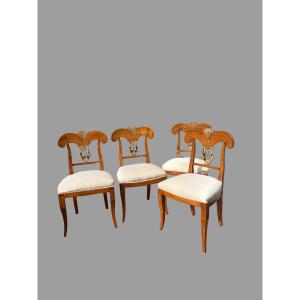 Quatre chaises Biedermeier en bois sculpté