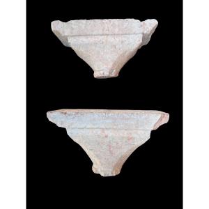 Deux chapiteaux en marbre rose de Vérone