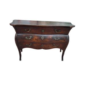 Commode à 3 tiroirs en noyer massif, côtés sculptés d'une seule pièce, poignées en bronze doré