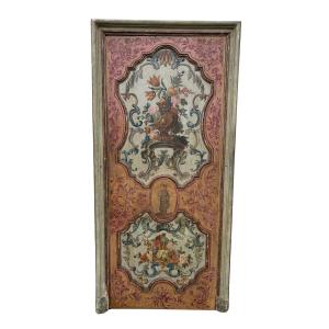 Porte en bois peint avec cadres sculptés et dorés,