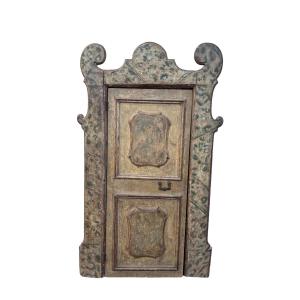 Porte laquée à panneaux sur les deux faces et à cadre profilé, Marche