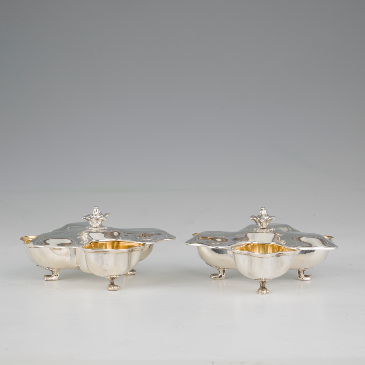 Paire de salières avec corps profilés en forme de trèfle-photo-4