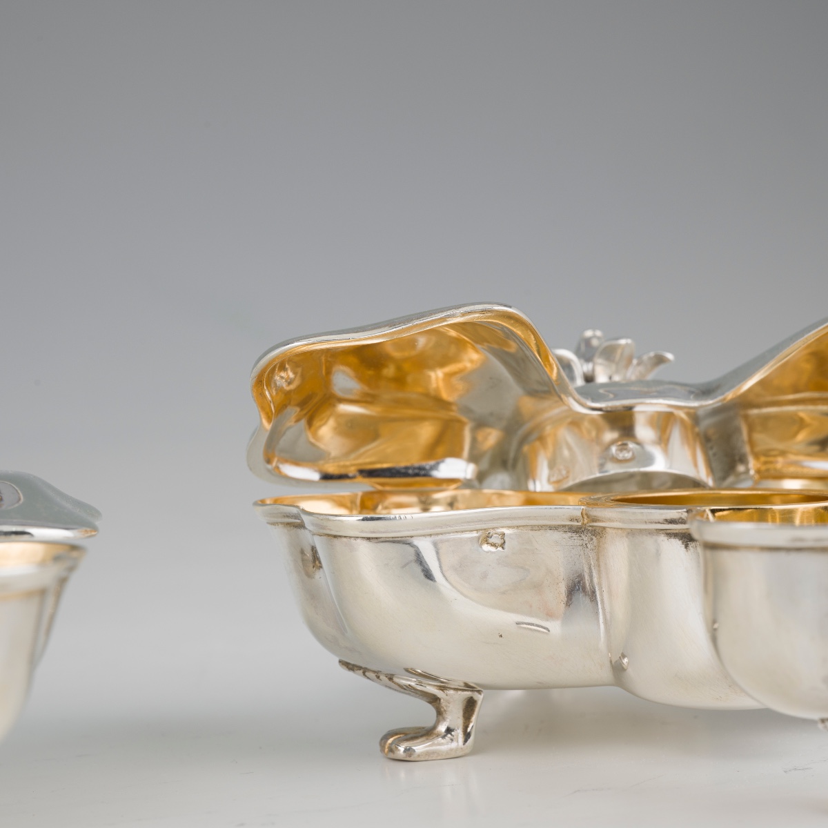 Paire de salières avec corps profilés en forme de trèfle-photo-2