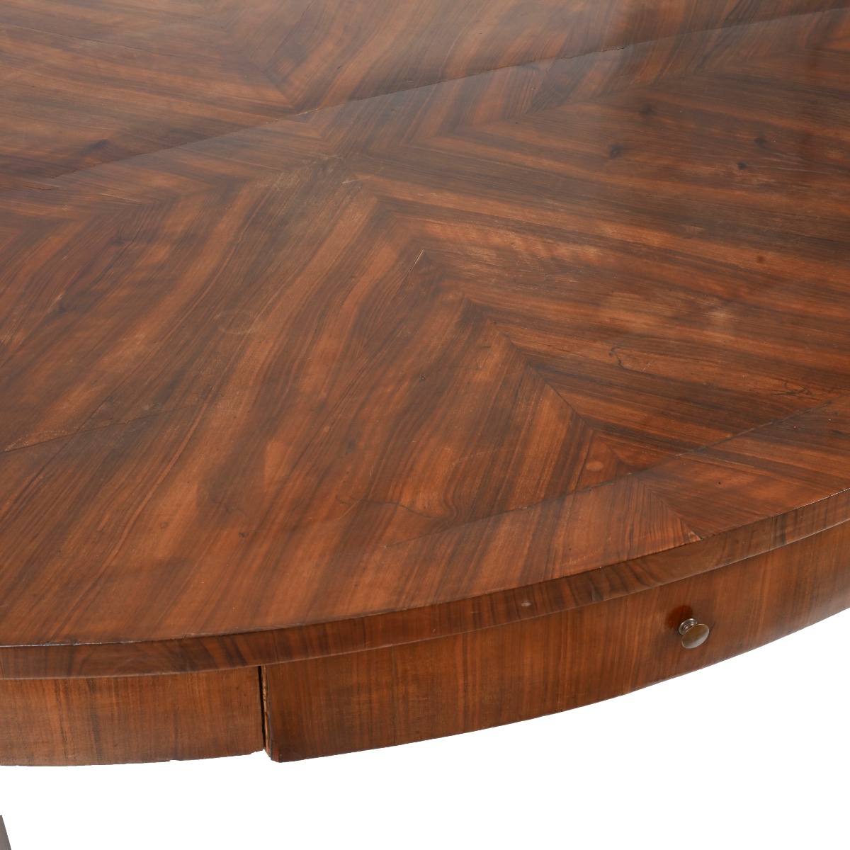 An Oval Veneered Table-photo-1