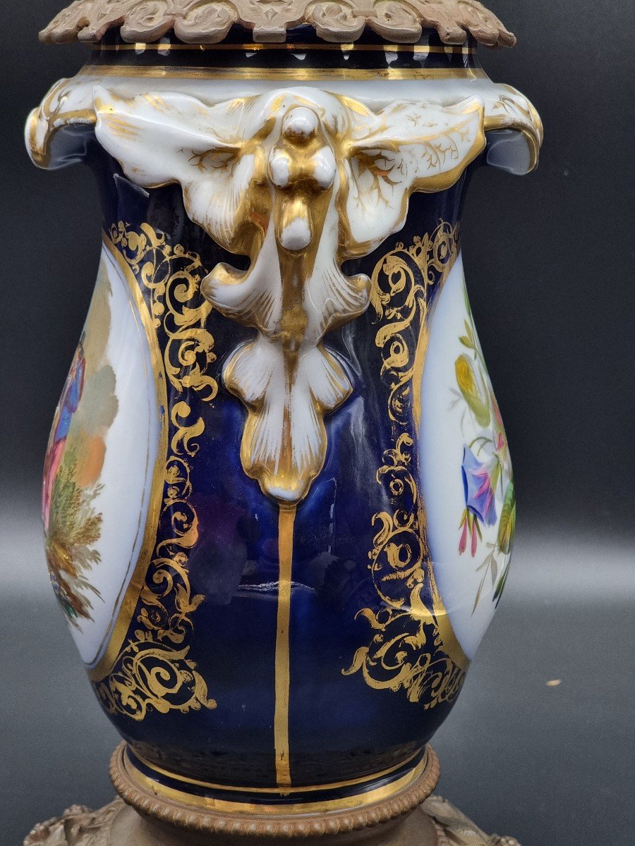 Paire De Lampes à Huile Raffinées, Montées Sur Des Vases En Porcelaine De Vieille Paris-photo-2