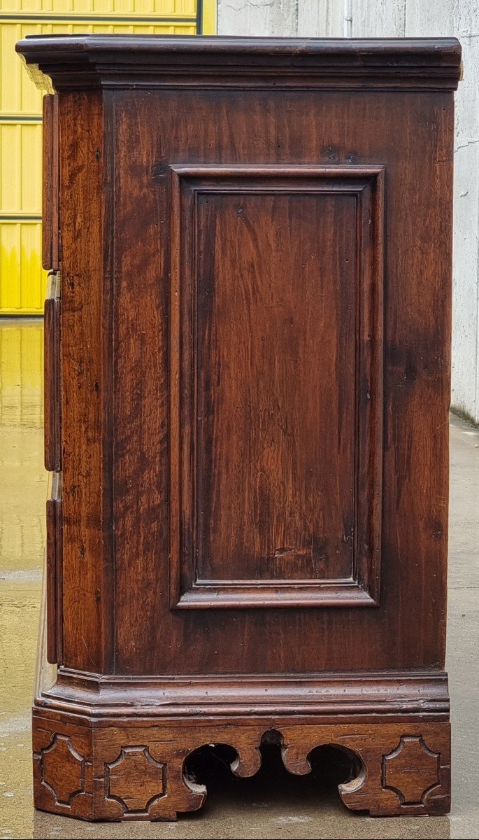Commode émilienne Du XVIIe Siècle En Noyer Massif-photo-1
