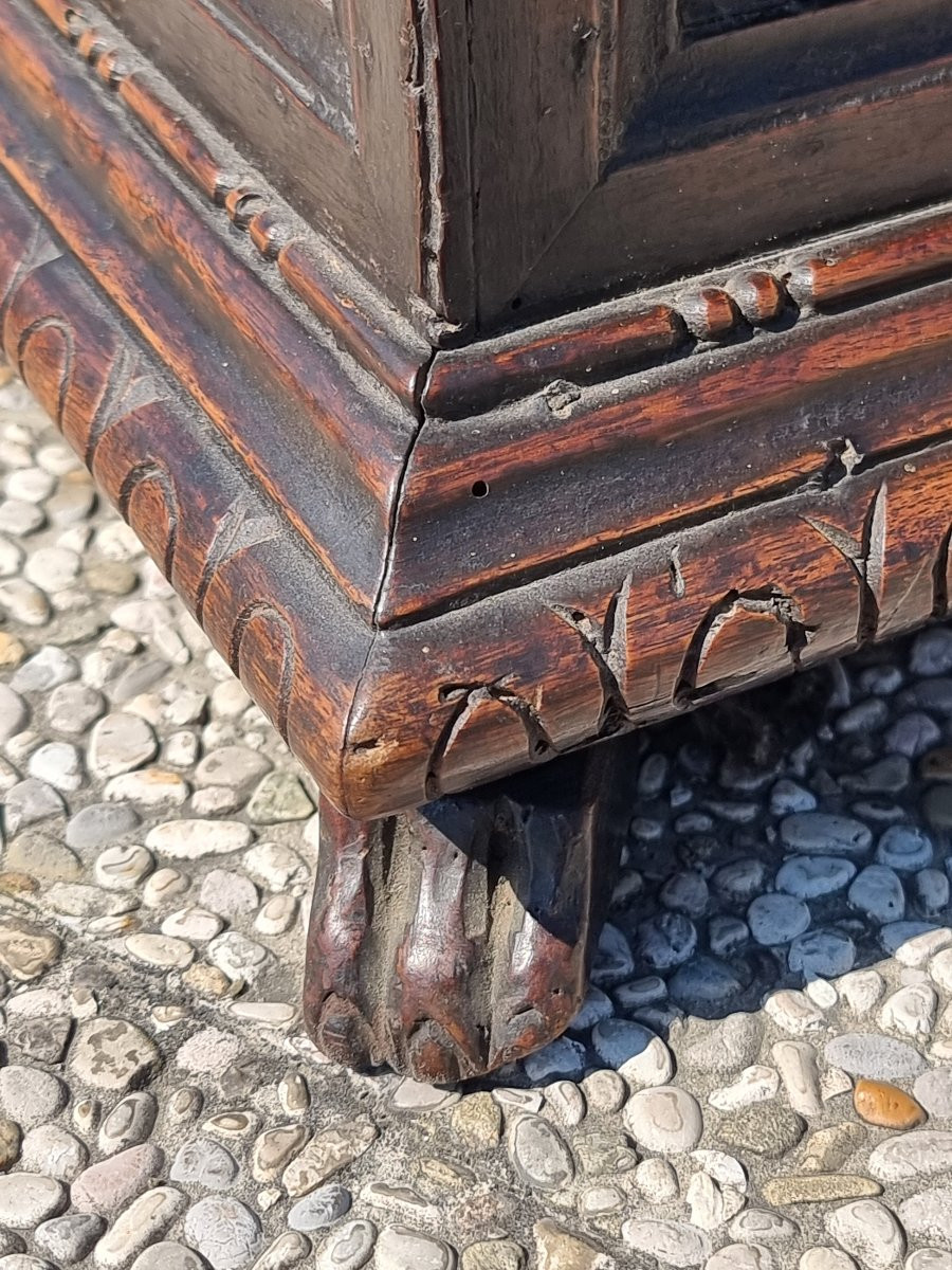 Inlaid And Pyrographed Walnut Chest – Central Italy, Early 17th Century-photo-3