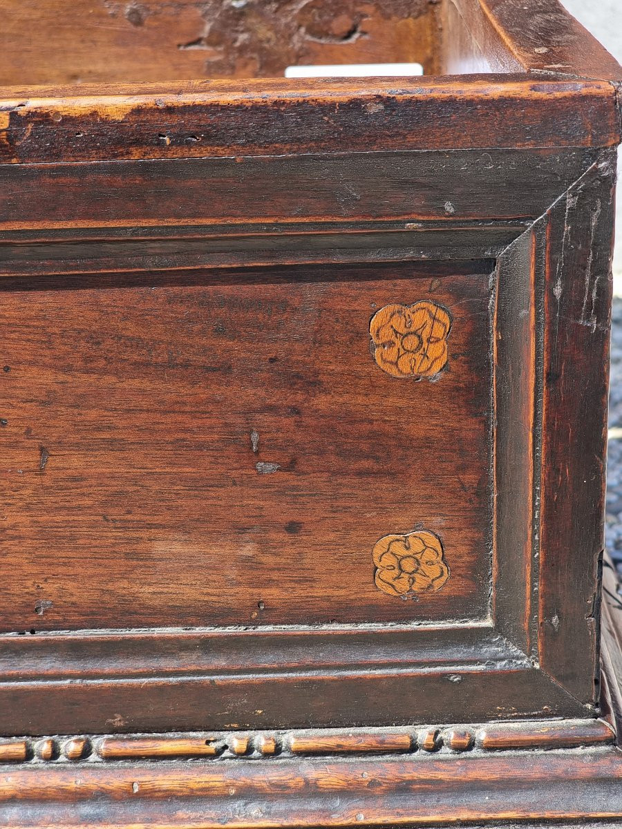 Inlaid And Pyrographed Walnut Chest – Central Italy, Early 17th Century-photo-8