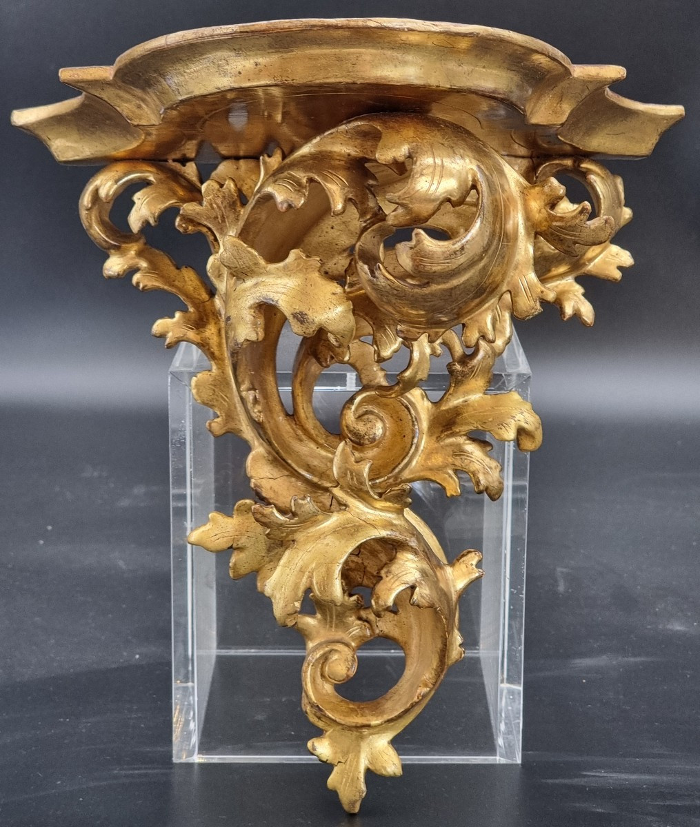 Étagère murale sculptée en bois doré – Florence, milieu du XIXe siècle